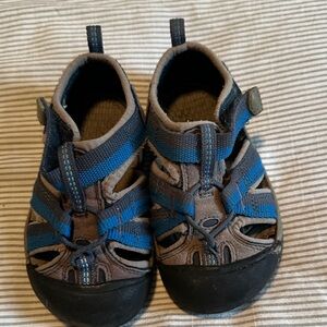 Toddler Keen shoes, size 7
